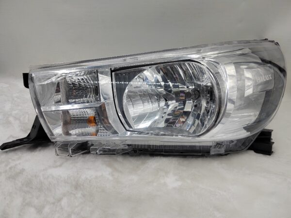 TOYOTA HILUX REVO 2015-2019 HALOGEN L.H.S HEADLIGHT ASSEMBLY