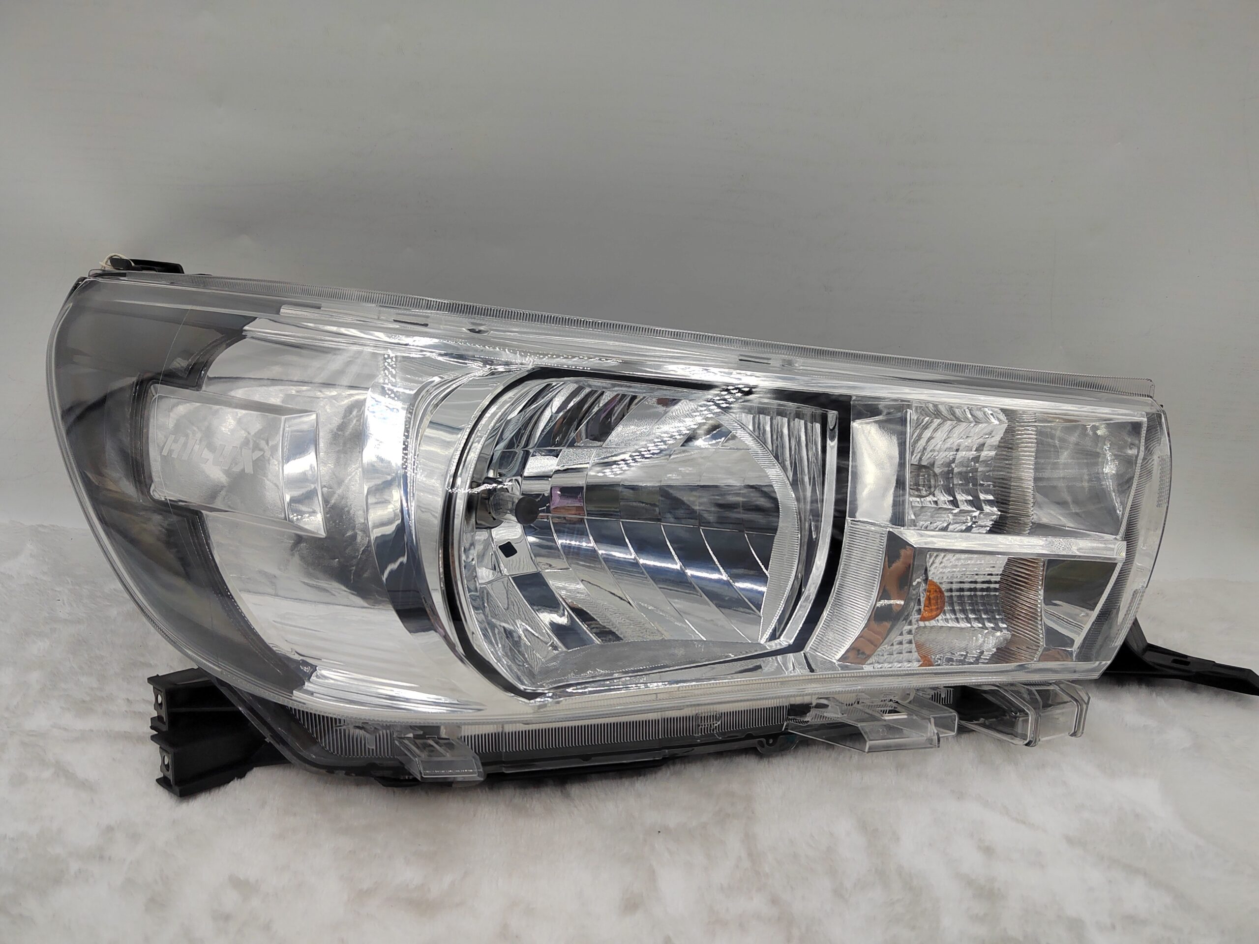 TOYOTA HILUX REVO 2015-2019 HALOGEN R.H.S HEADLIGHT ASSEMBLY