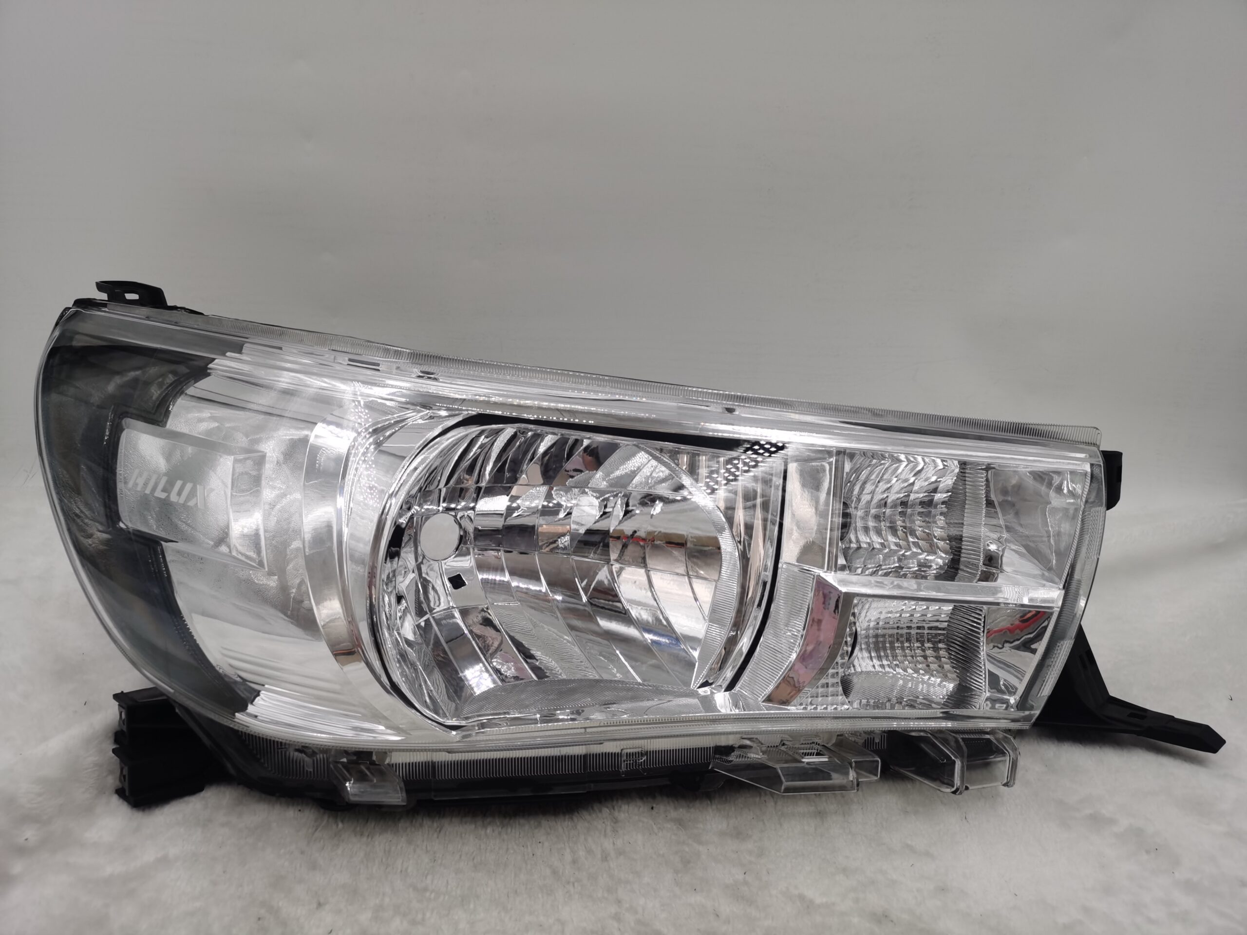 TOYOTA HILUX REVO 2015-2019 HALOGEN R.H.S HEADLIGHT ASSEMBLY