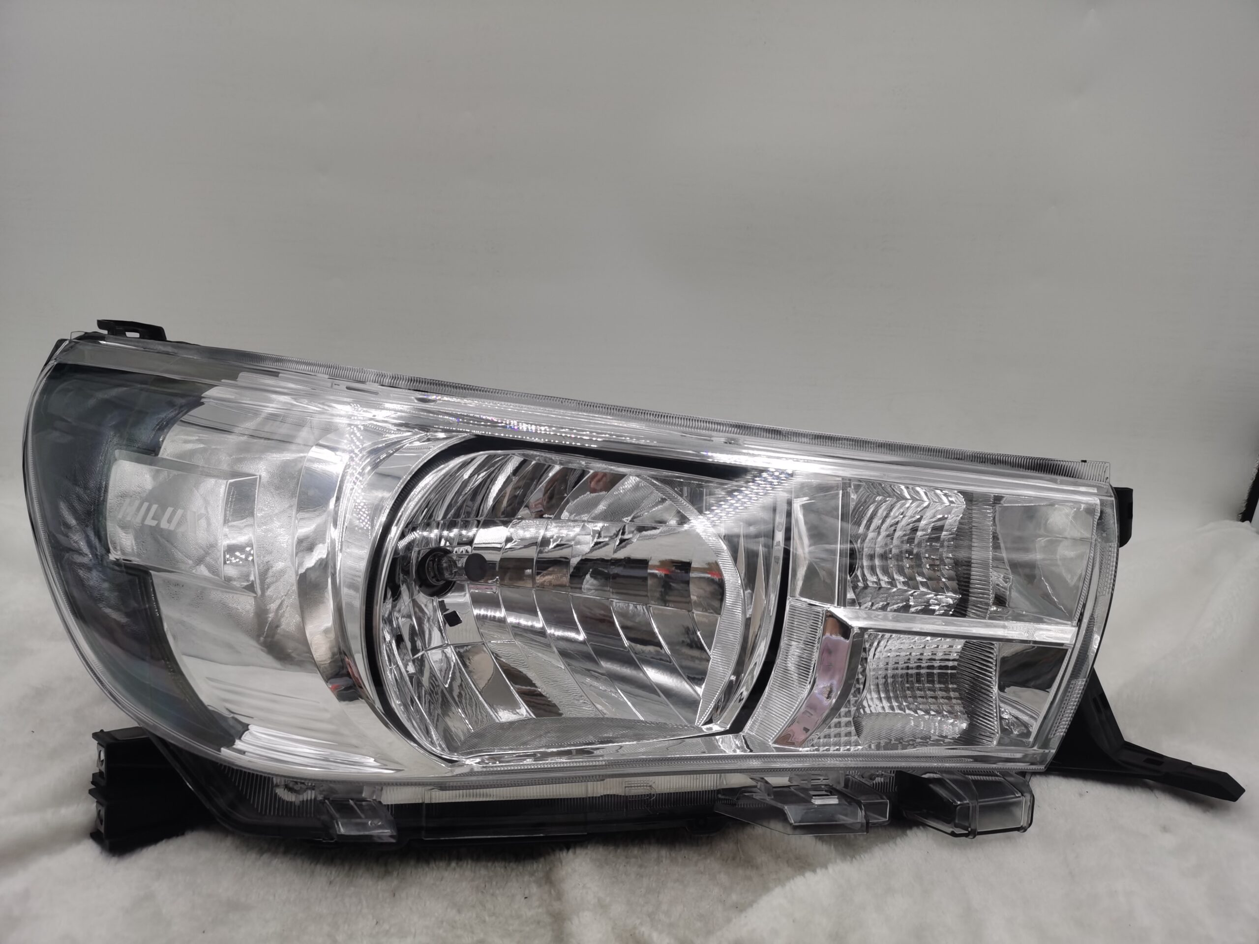 TOYOTA HILUX REVO 2015-2019 HALOGEN R.H.S HEADLIGHT ASSEMBLY