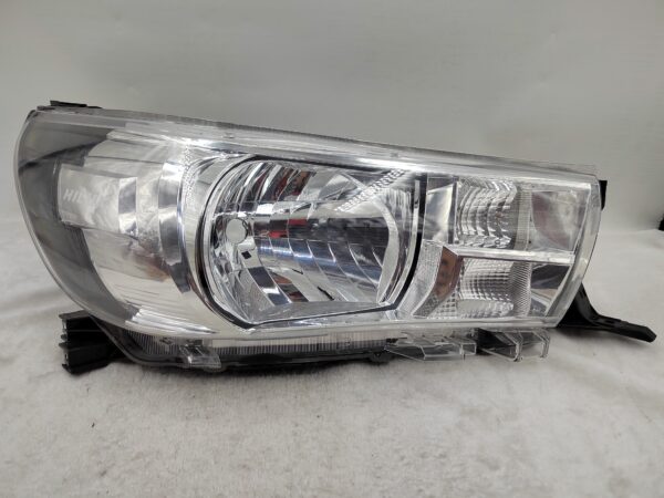 TOYOTA HILUX REVO 2015-2019 HALOGEN R.H.S HEADLIGHT ASSEMBLY