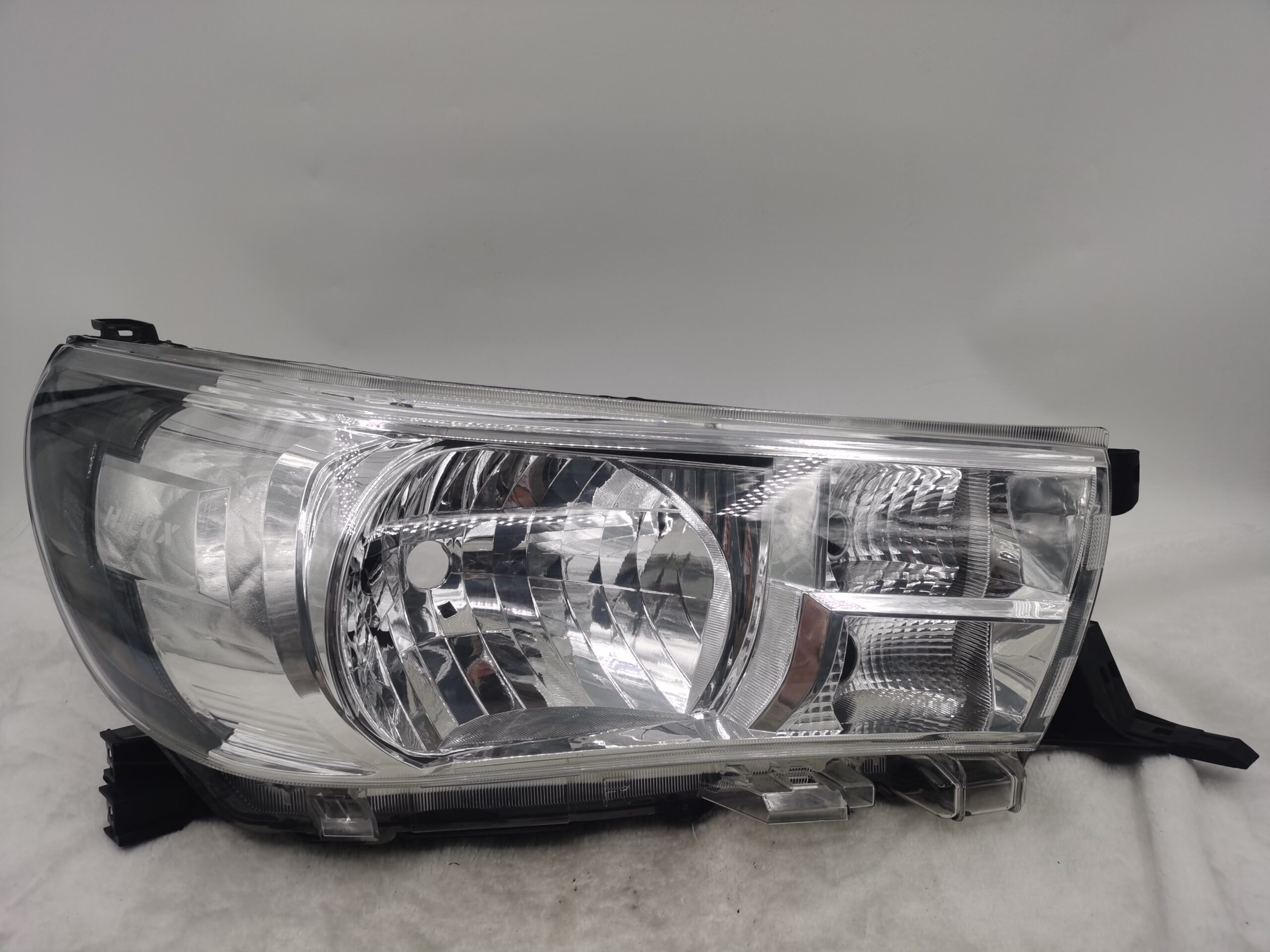 TOYOTA HILUX REVO 2015-2019 HALOGEN R.H.S HEADLIGHT ASSEMBLY