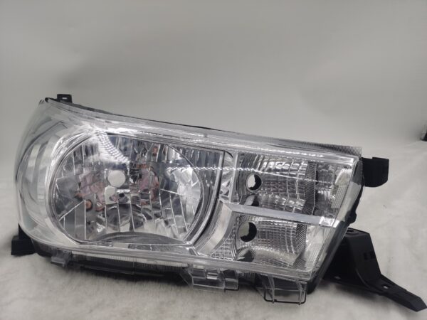 TOYOTA HILUX REVO 2015-2019 HALOGEN R.H.S HEADLIGHT ASSEMBLY