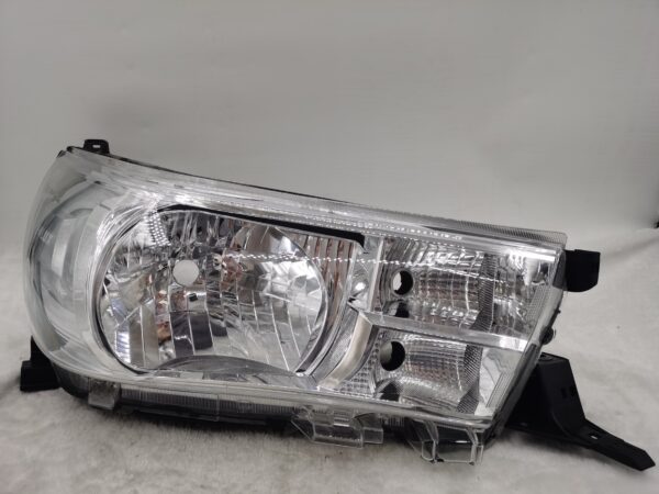 TOYOTA HILUX REVO 2015-2019 HALOGEN R.H.S HEADLIGHT ASSEMBLY