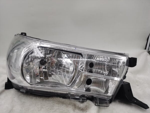 TOYOTA HILUX REVO 2015-2019 HALOGEN R.H.S HEADLIGHT ASSEMBLY