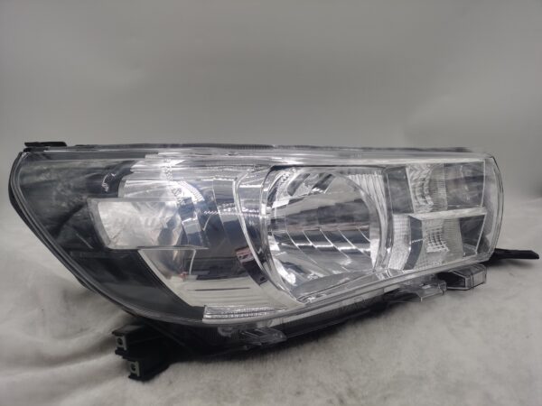 TOYOTA HILUX REVO 2015-2019 HALOGEN R.H.S HEADLIGHT ASSEMBLY