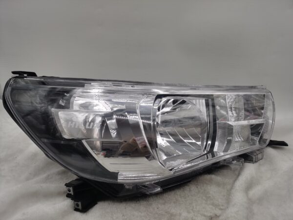 TOYOTA HILUX REVO 2015-2019 HALOGEN R.H.S HEADLIGHT ASSEMBLY