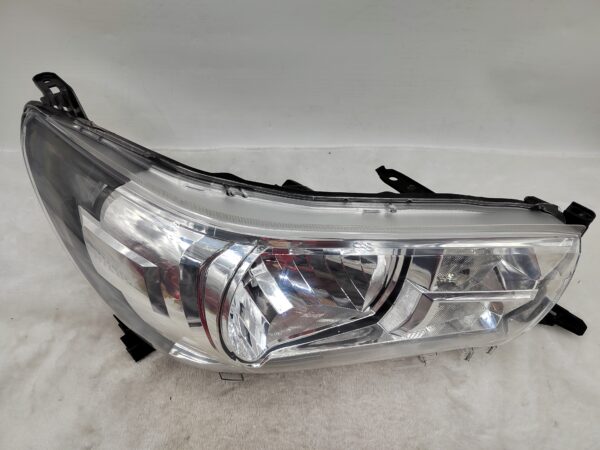 TOYOTA HILUX REVO 2015-2019 HALOGEN R.H.S HEADLIGHT ASSEMBLY