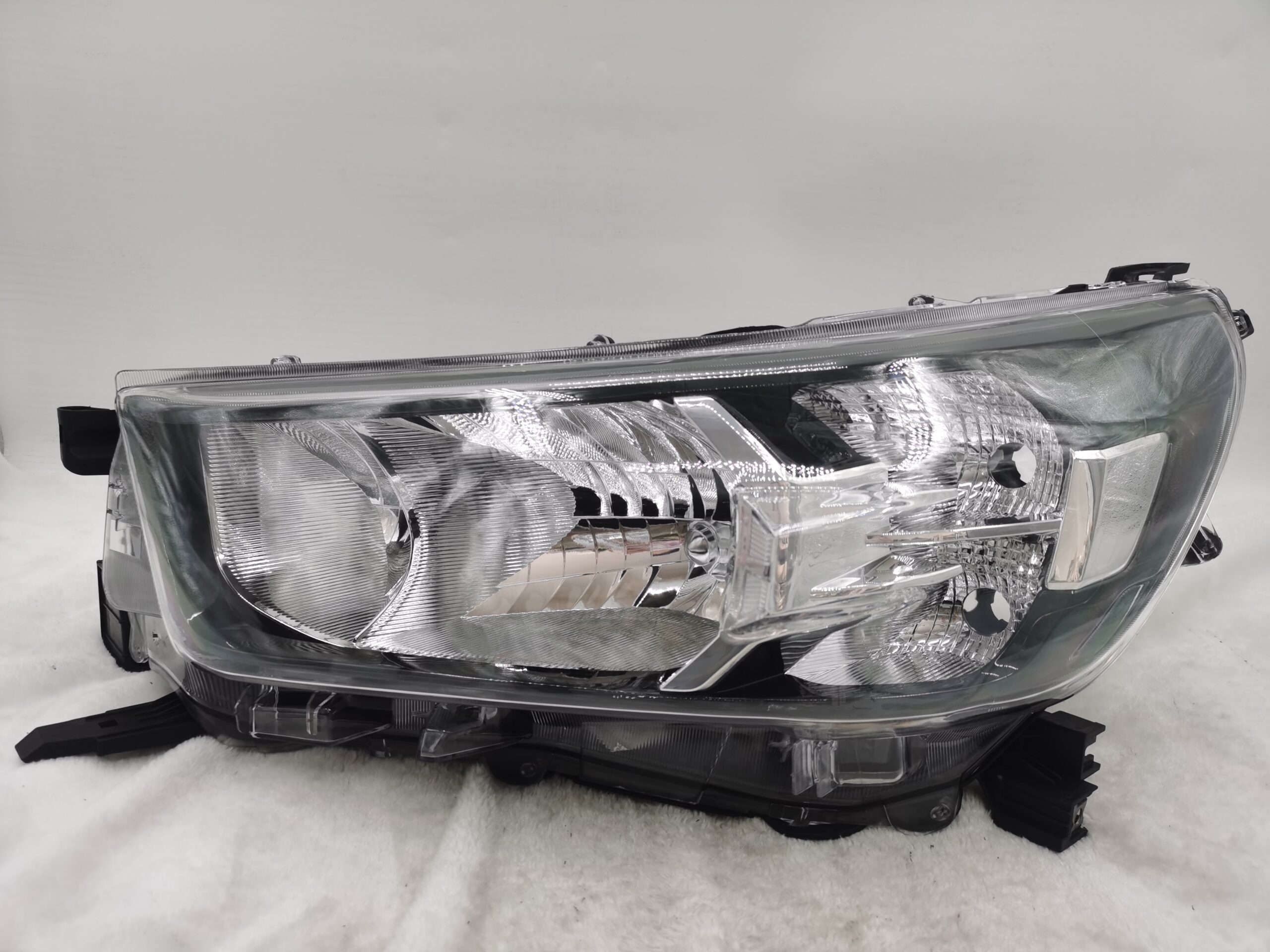 TOYOTA HILUX REVO 2020-2023 HALOGEN L.H.S HEADLIGHT ASSEMBLY