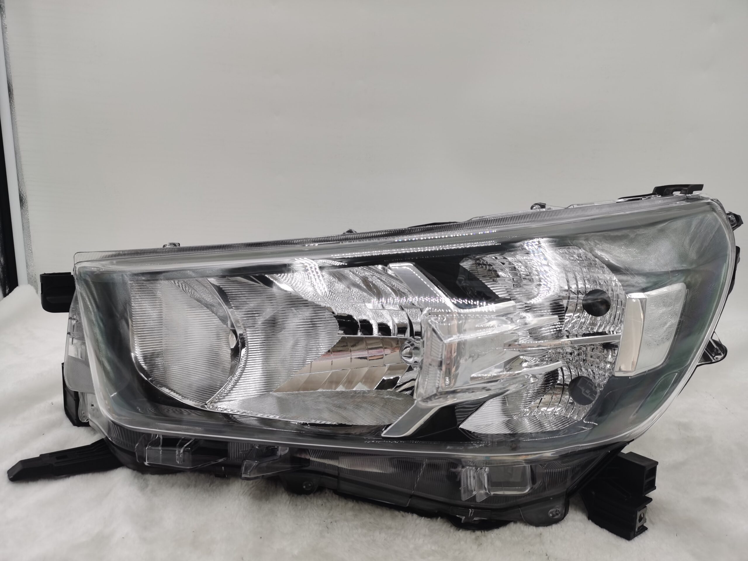 TOYOTA HILUX REVO 2020-2023 HALOGEN L.H.S HEADLIGHT ASSEMBLY