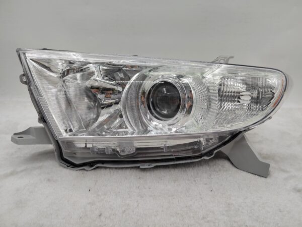 TOYOTA KLUGER 2011-2013 HALOGEN L.H.S HEADLIGHT ASSEMBLY