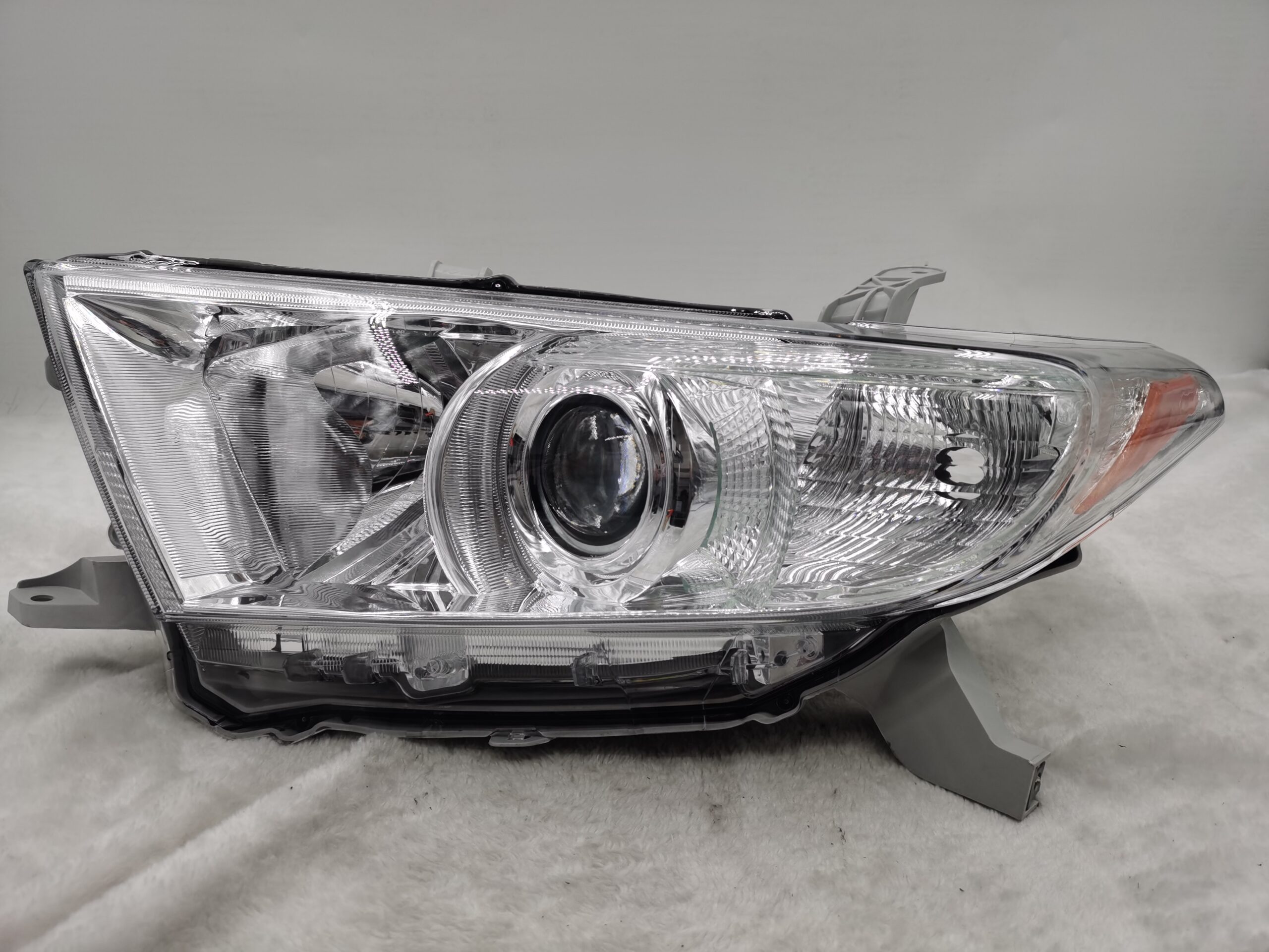 TOYOTA KLUGER 2011-2013 HALOGEN L.H.S HEADLIGHT ASSEMBLY