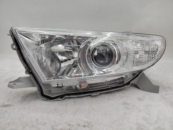 TOYOTA KLUGER 2011-2013 HALOGEN L.H.S HEADLIGHT ASSEMBLY