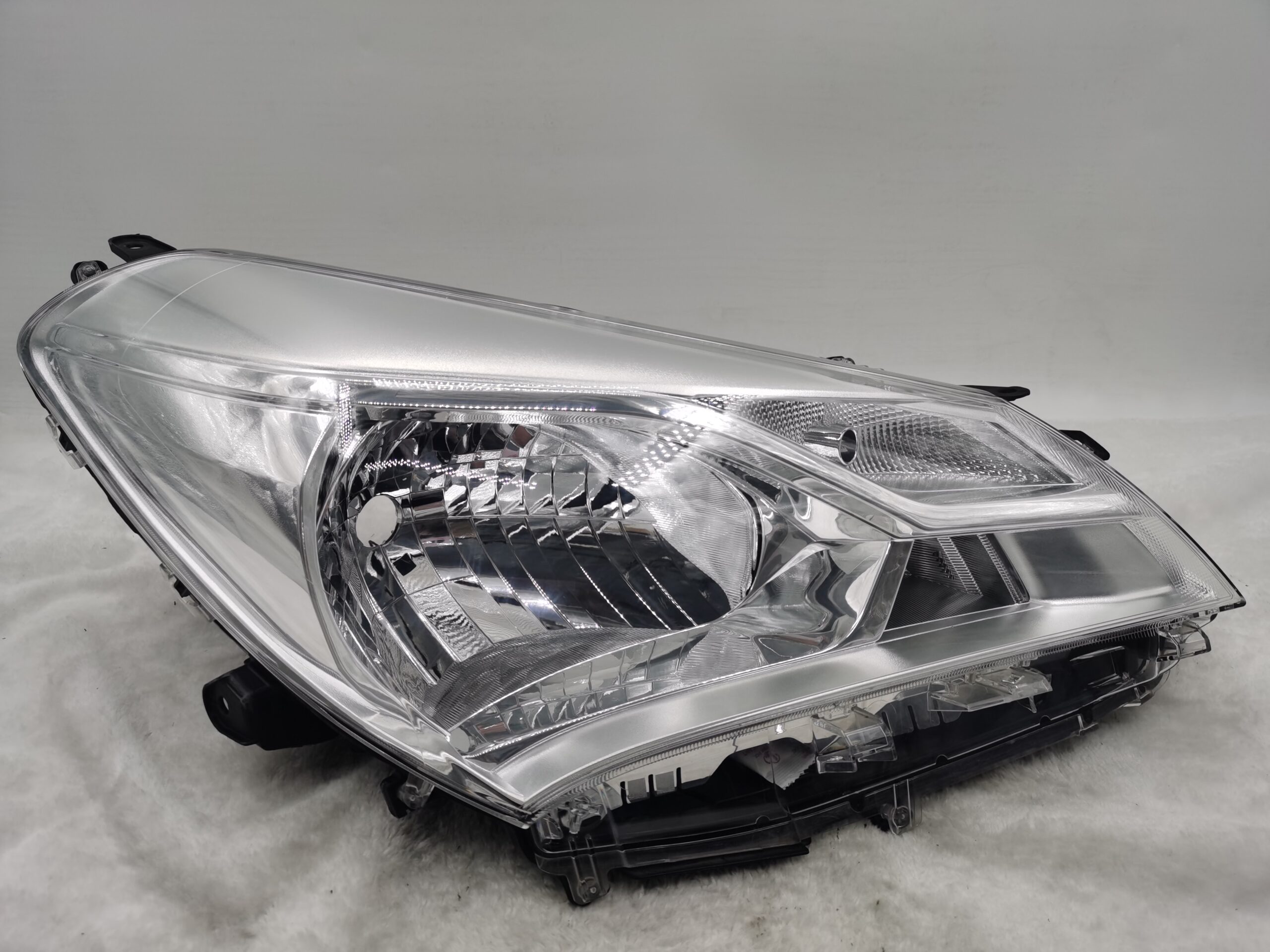 TOYOTA YARIS/VITZ NSP130 2017-2019 HALOGEN R.H.S HEADLIGHT ASSEMBLY