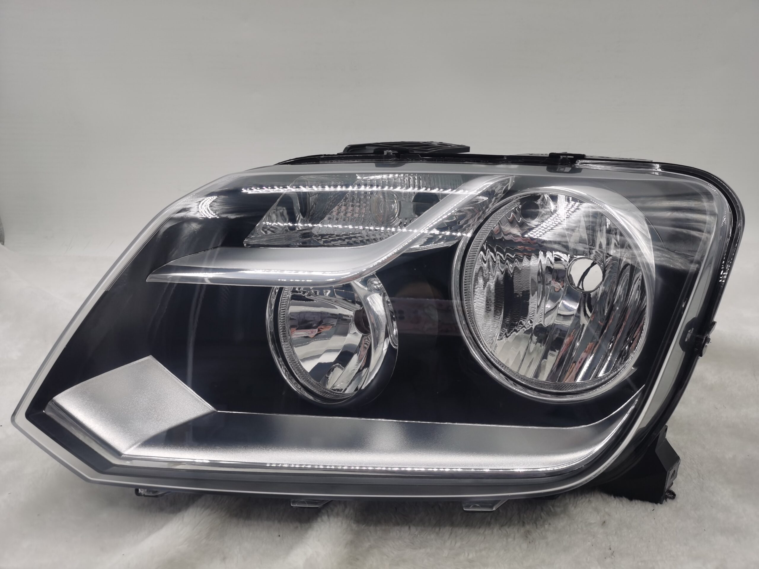 VOLKSWAGEN AMAROK V6 2011-2021 HALOGEN L.H.S HEADLIGHT ASSEMBLY