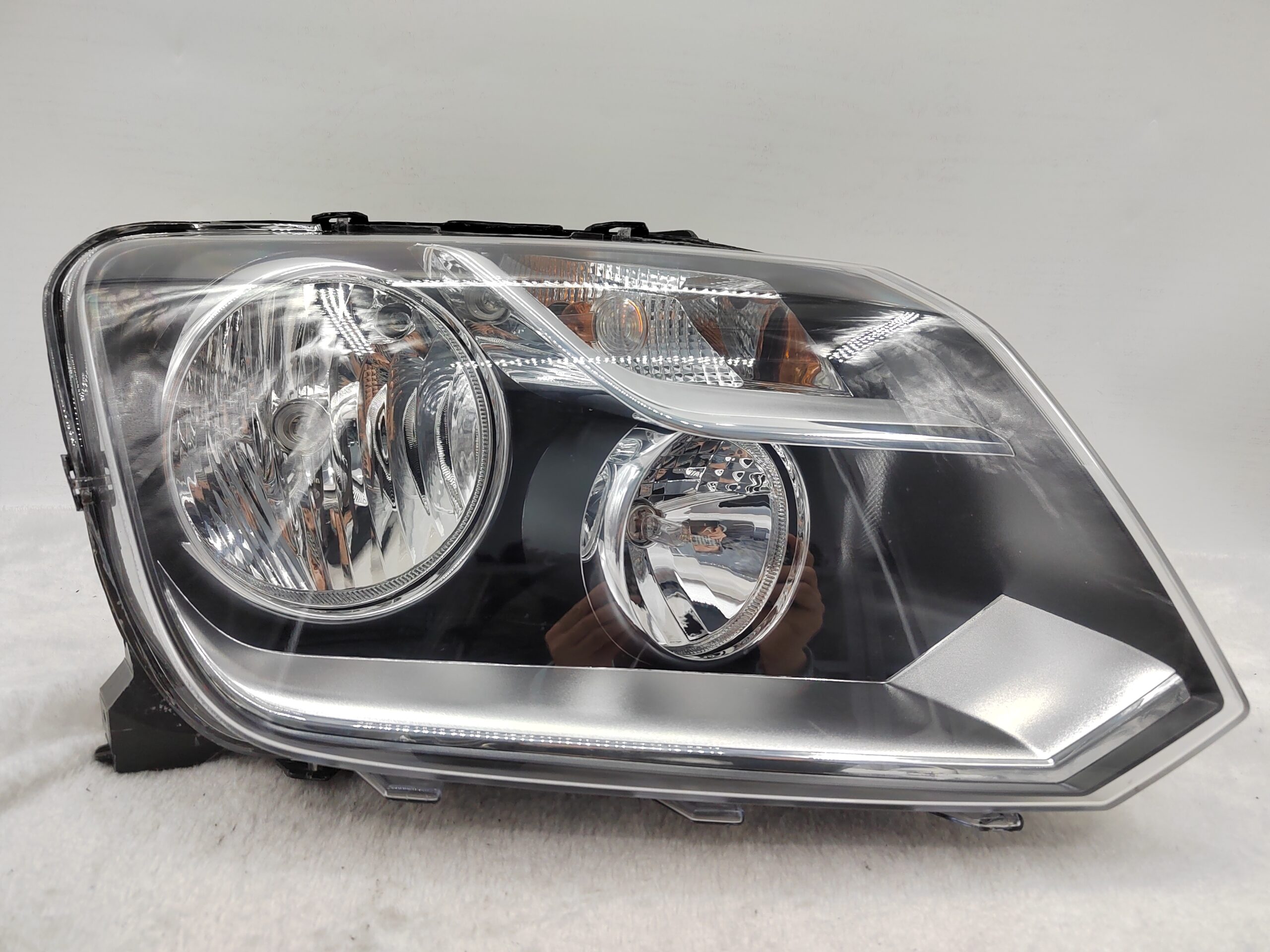 VOLKSWAGEN AMAROK V6 2011-2021 HALOGEN R.H.S HEADLIGHT ASSEMBLY