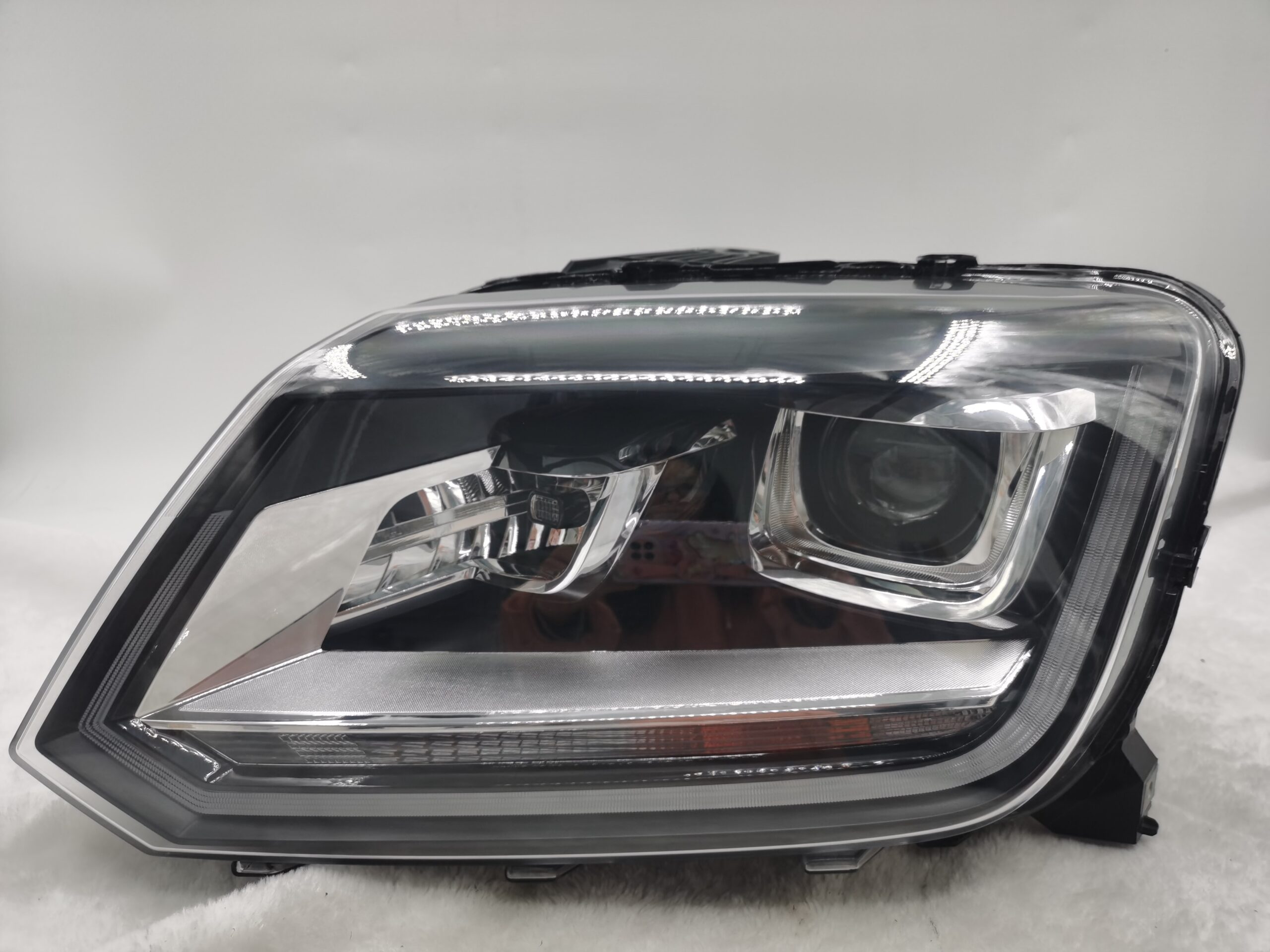 VOLKSWAGEN AMAROK V6 2011-2021 XENON L.H.S HEADLIGHT ASSEMBLY