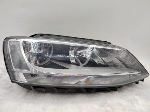 VOLKSWAGEN JETTA 2011-2018 HALOGEN R.H.S HEADLIGHT ASSEMBLY