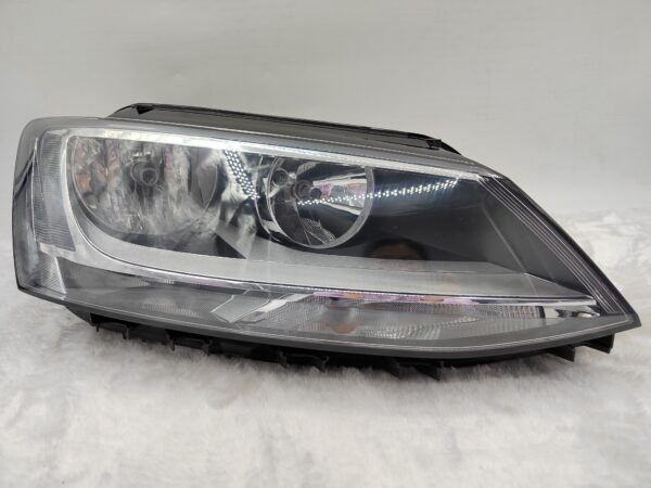 VOLKSWAGEN JETTA 2011-2018 HALOGEN R.H.S HEADLIGHT ASSEMBLY