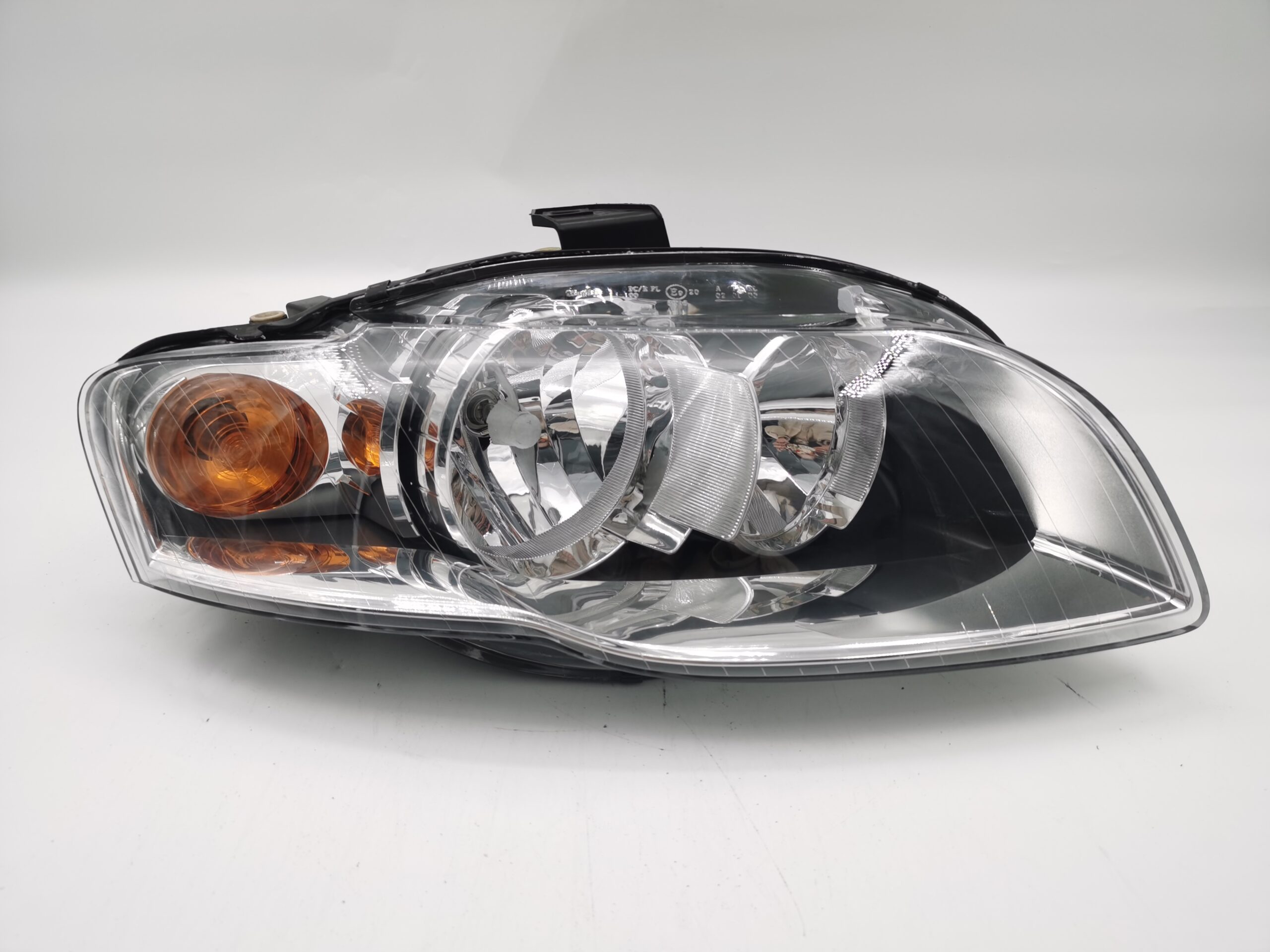 AUDI A4 2005-2007 HALOGEN R.H.S HEADLIGHT ASSEMBLY