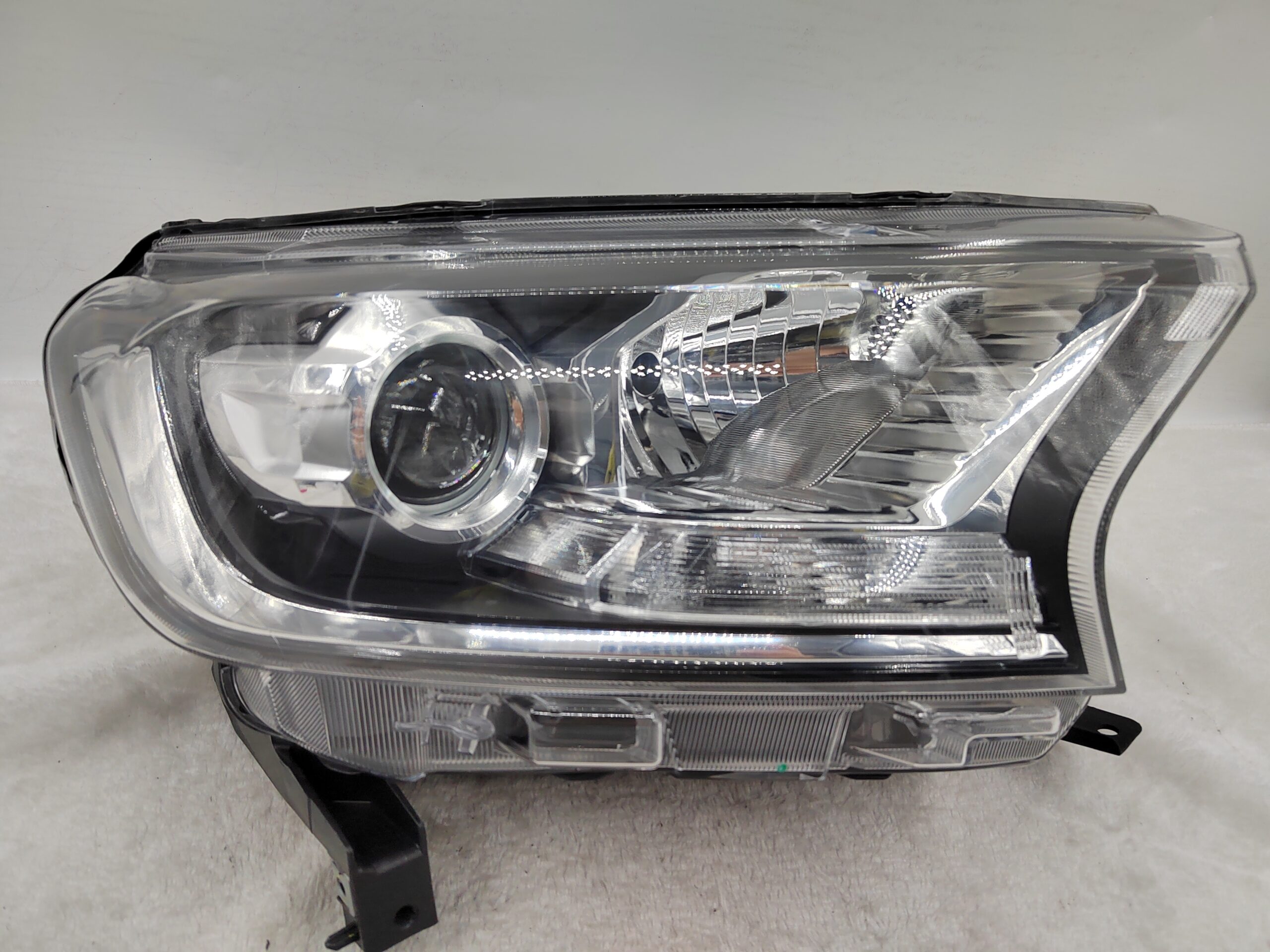 FORD EVEREST RANGER 2015-2019 LENS HALOGEN R.H.S HEADLIGHT ASSEMBLY