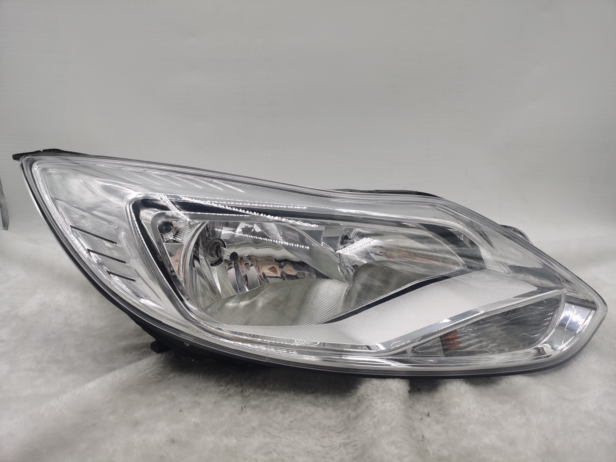 FORD FOCUS MK3 2011-2014 HALOGEN R.H.S HEADLIGHT ASSEMBLY