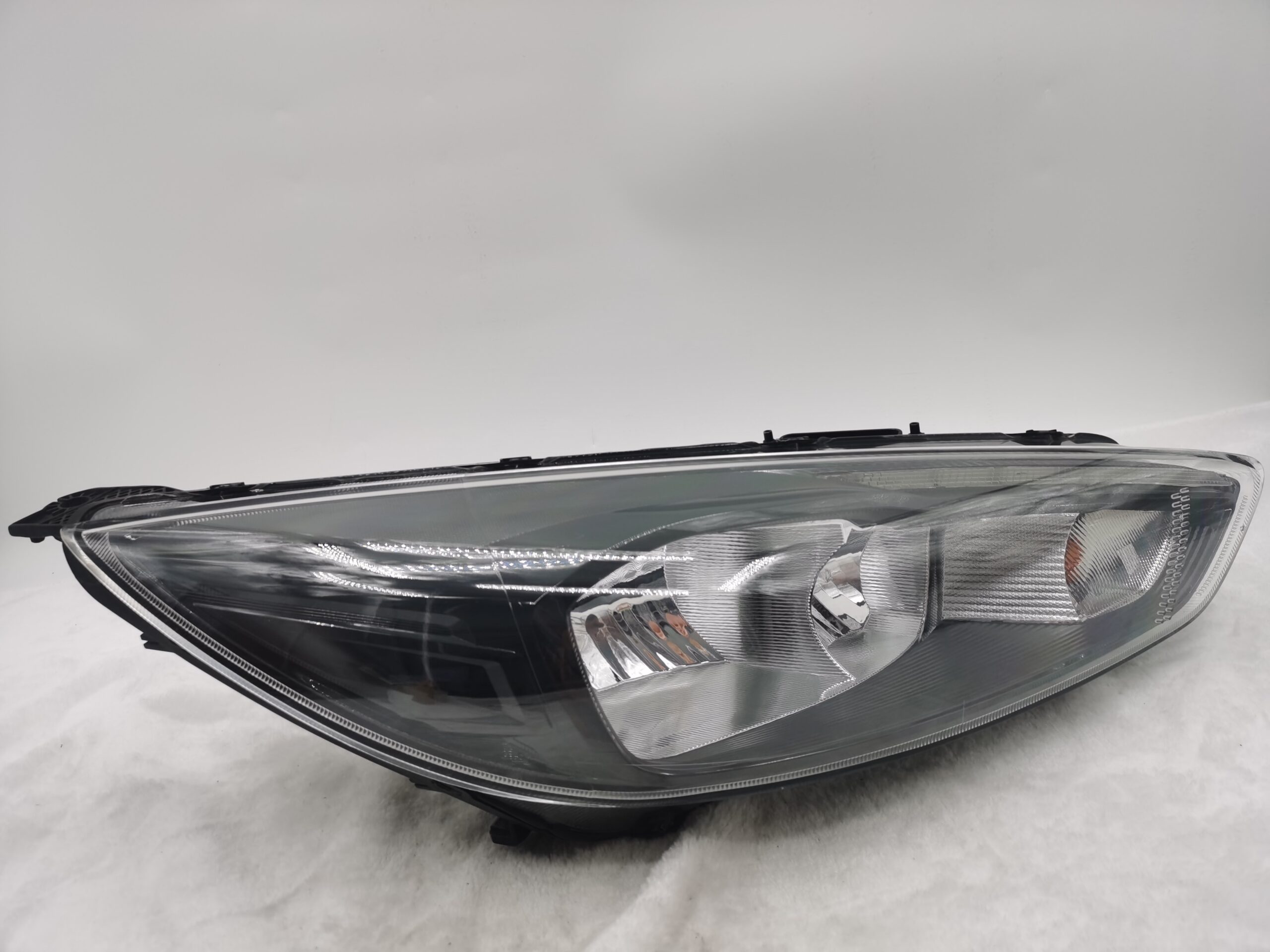 FORD FOCUS MK3 2015-2018 HALOGEN R.H.S HEADLIGHT ASSEMBLY