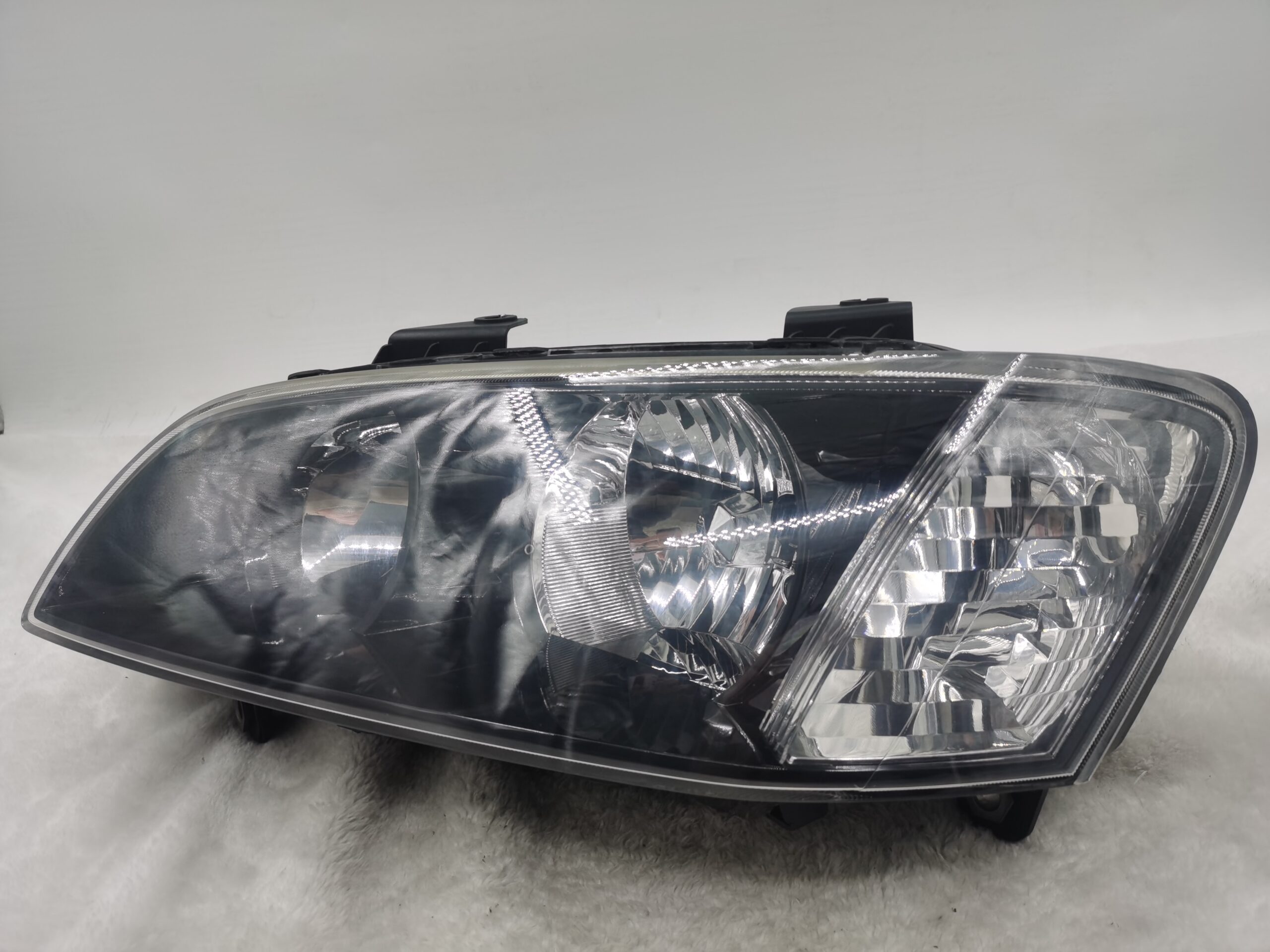 HOLDEN COMMODORE VE SV6 2007-2010 HALOGEN L.H.S HEADLIGHT ASSEMBLY