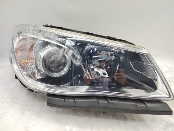 HOLDEN COMMODORE VF SV6 2013-2017 LENS HALOGEN R.H.S HEADLIGHT ASSEMBLY