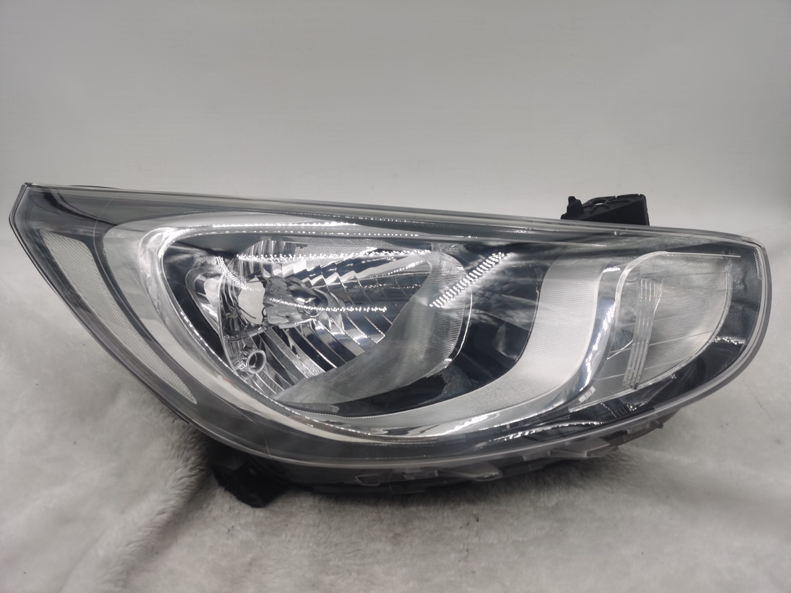 HYUNDAI ACCENT RB 2012-2014 HALOGEN R.H.S HEADLIGHT ASSEMBLY