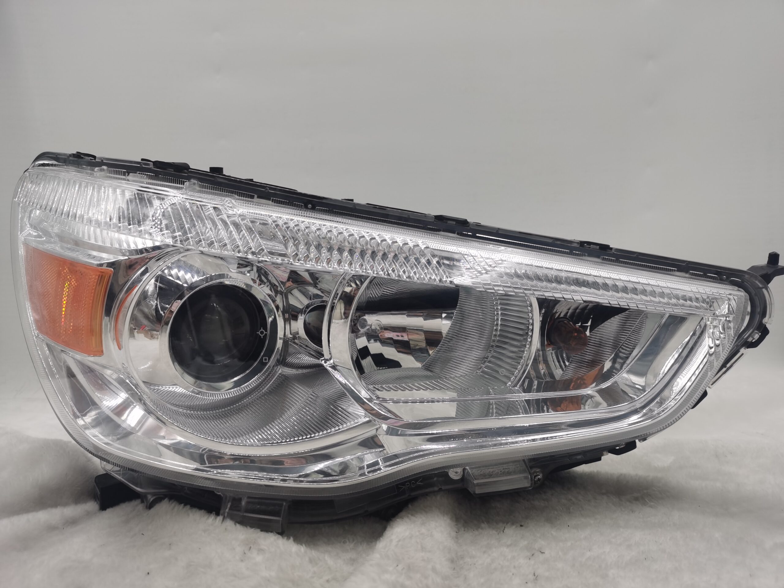 MITSUBISHI ASX 2010-2018 HALOGEN R.H.S HEADLIGHT ASSEMBLY