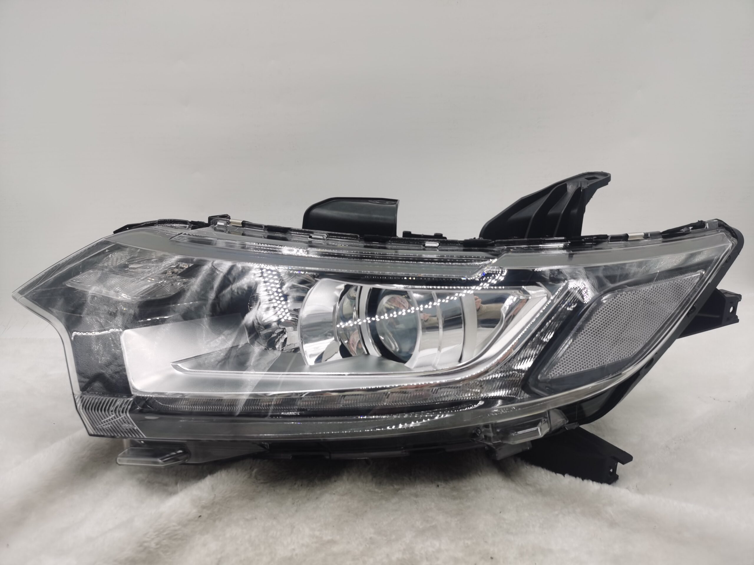 MITSUBISHI OUTLANDER 2016-2020 HALOGEN L.H.S HEADLIGHT ASSEMBLY