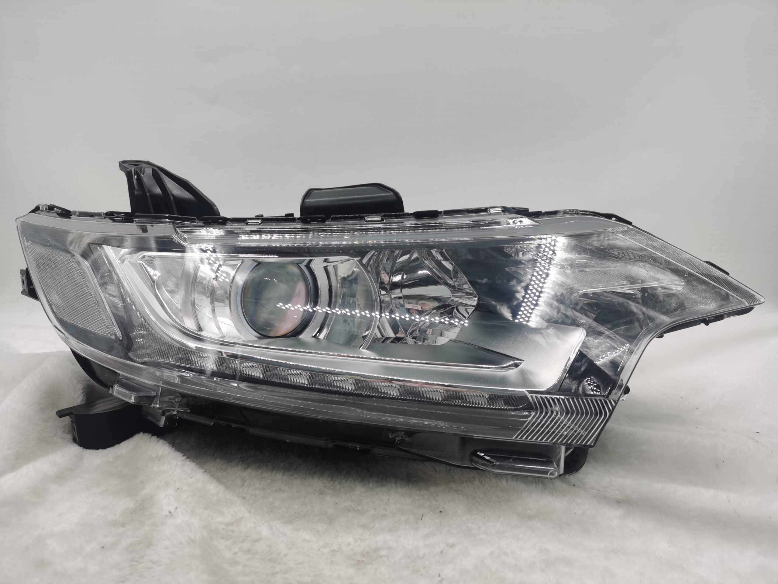 MITSUBISHI OUTLANDER 2016-2020 HALOGEN R.H.S HEADLIGHT ASSEMBLY