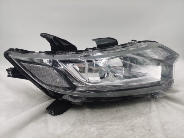 MITSUBISHI OUTLANDER 2016-2020 HALOGEN R.H.S HEADLIGHT ASSEMBLY