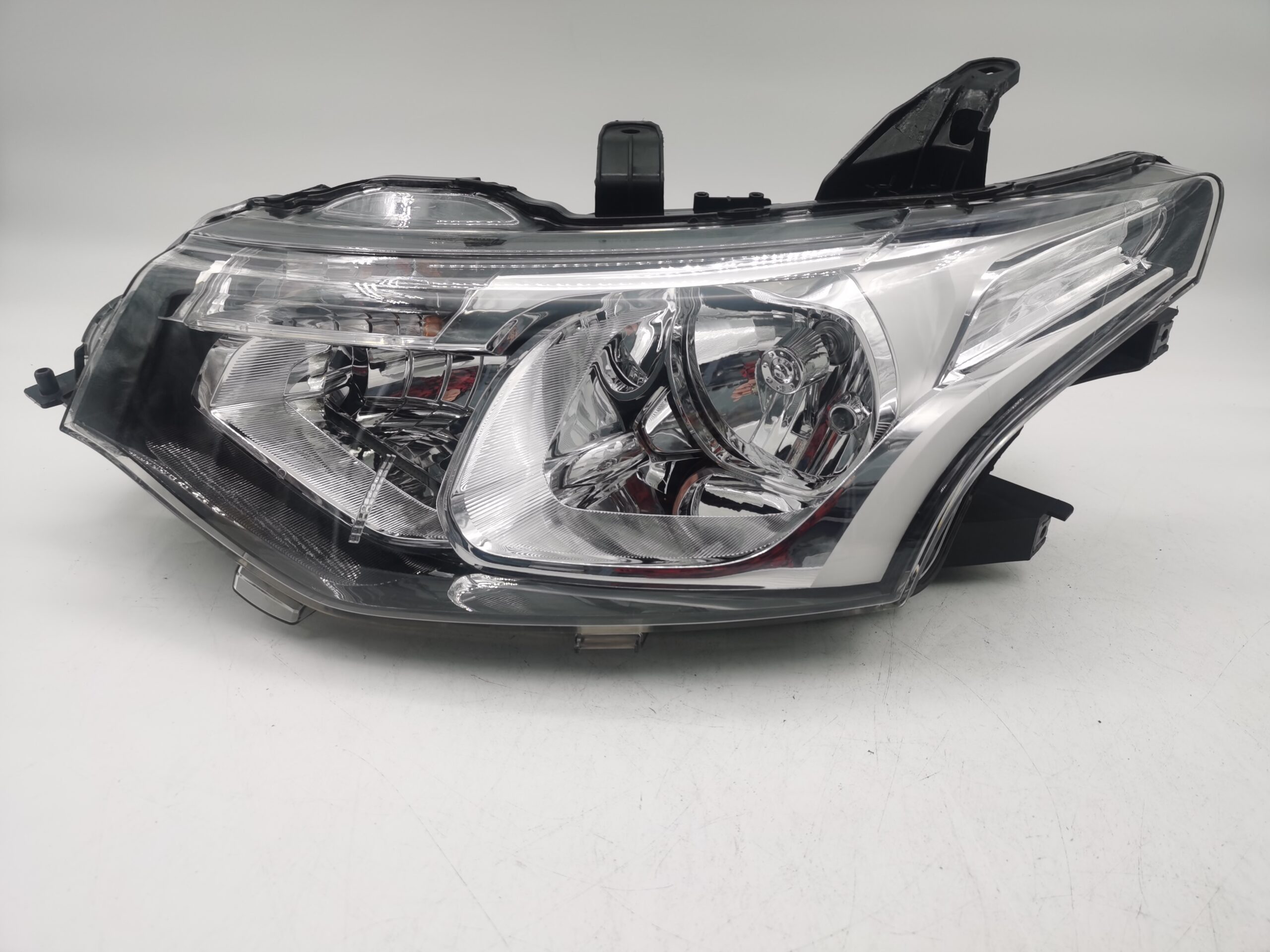 MITSUBISHI OUTLANDER 3 2008-2016 L.H.S HEADLIGHT ASSEMBLY