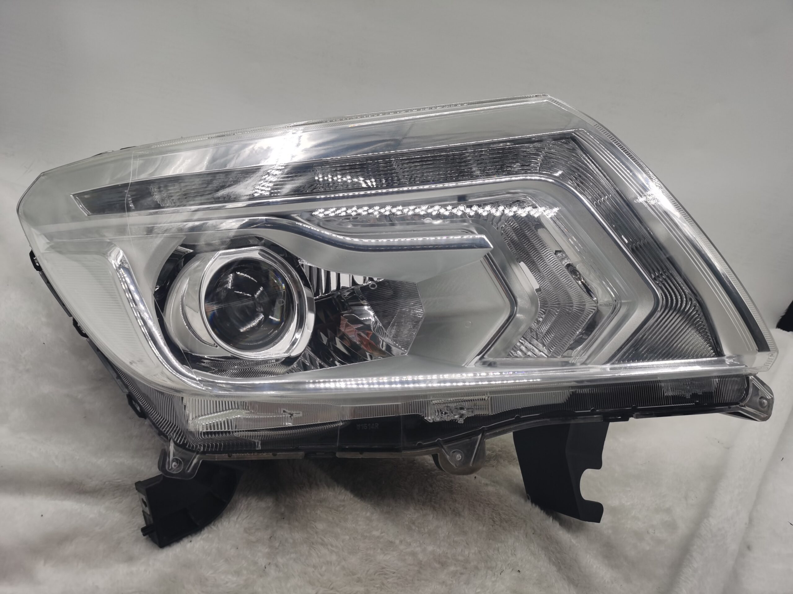 NISSAN NAVARA NP300 2015-2020 LED R.H.S HEADLIGHT ASSEMBLY