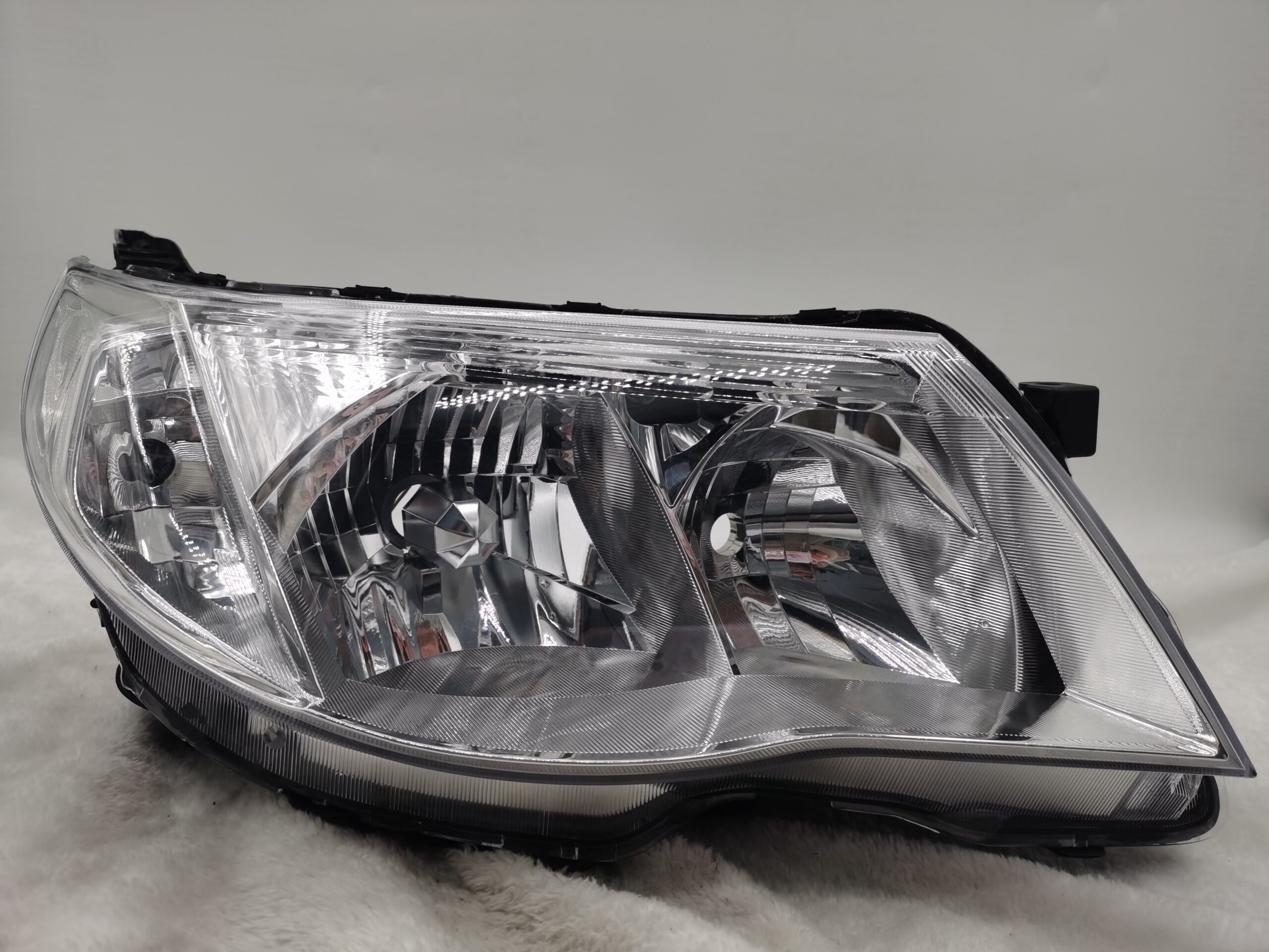 SUBARU FORESTER 2009-2012 XENON R.H.S HEADLIGHT ASSEMBLY