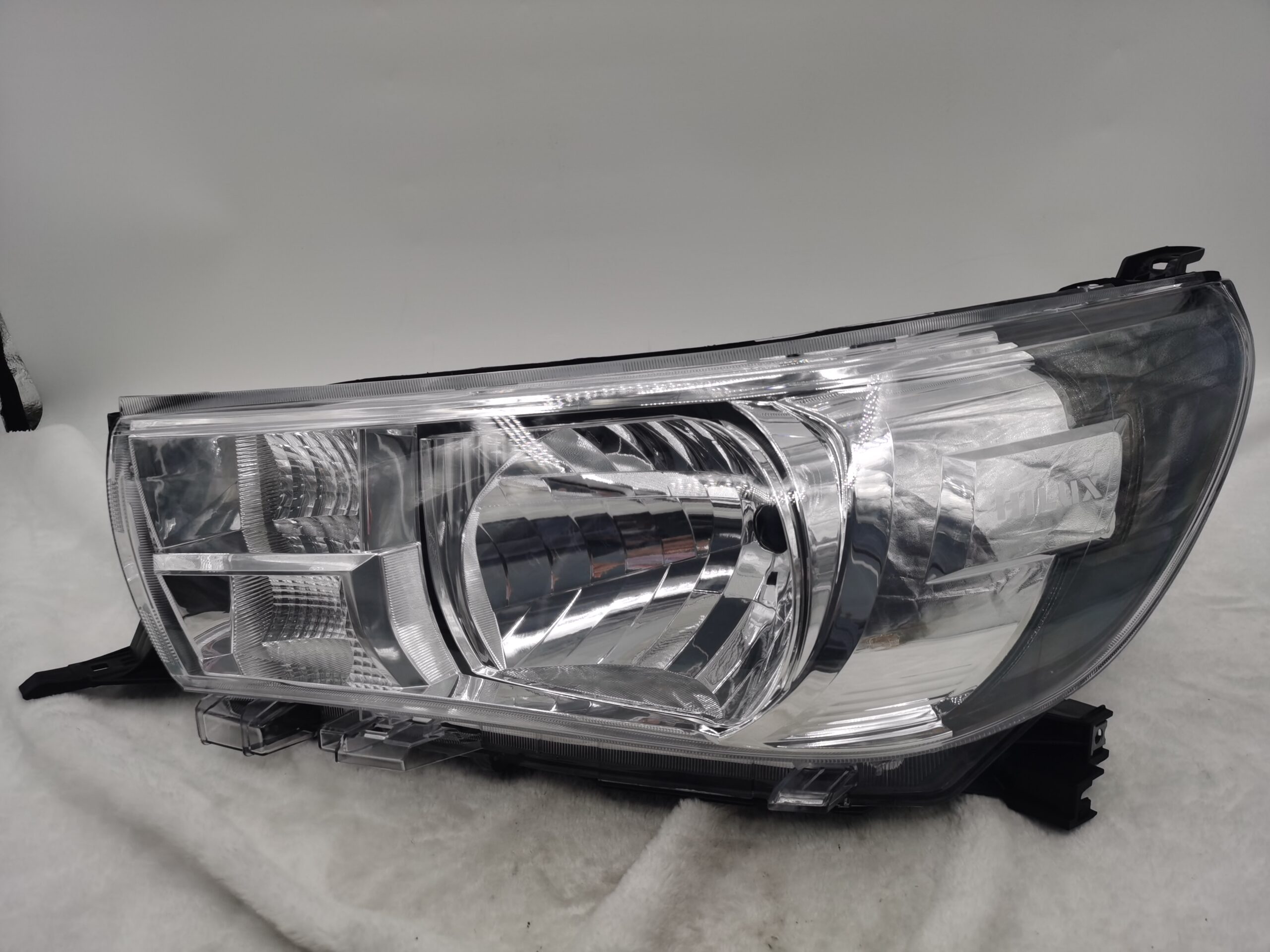 TOYOTA HILUX REVO 2015-2019 HALOGEN L.H.S HEADLIGHT ASSEMBLY