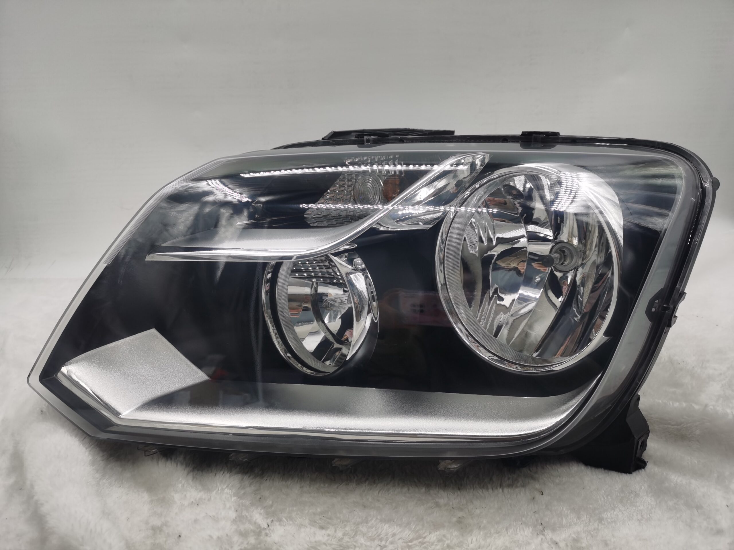 VOLKSWAGEN AMAROK V6 2011-2021 HALOGEN L.H.S HEADLIGHT ASSEMBLY