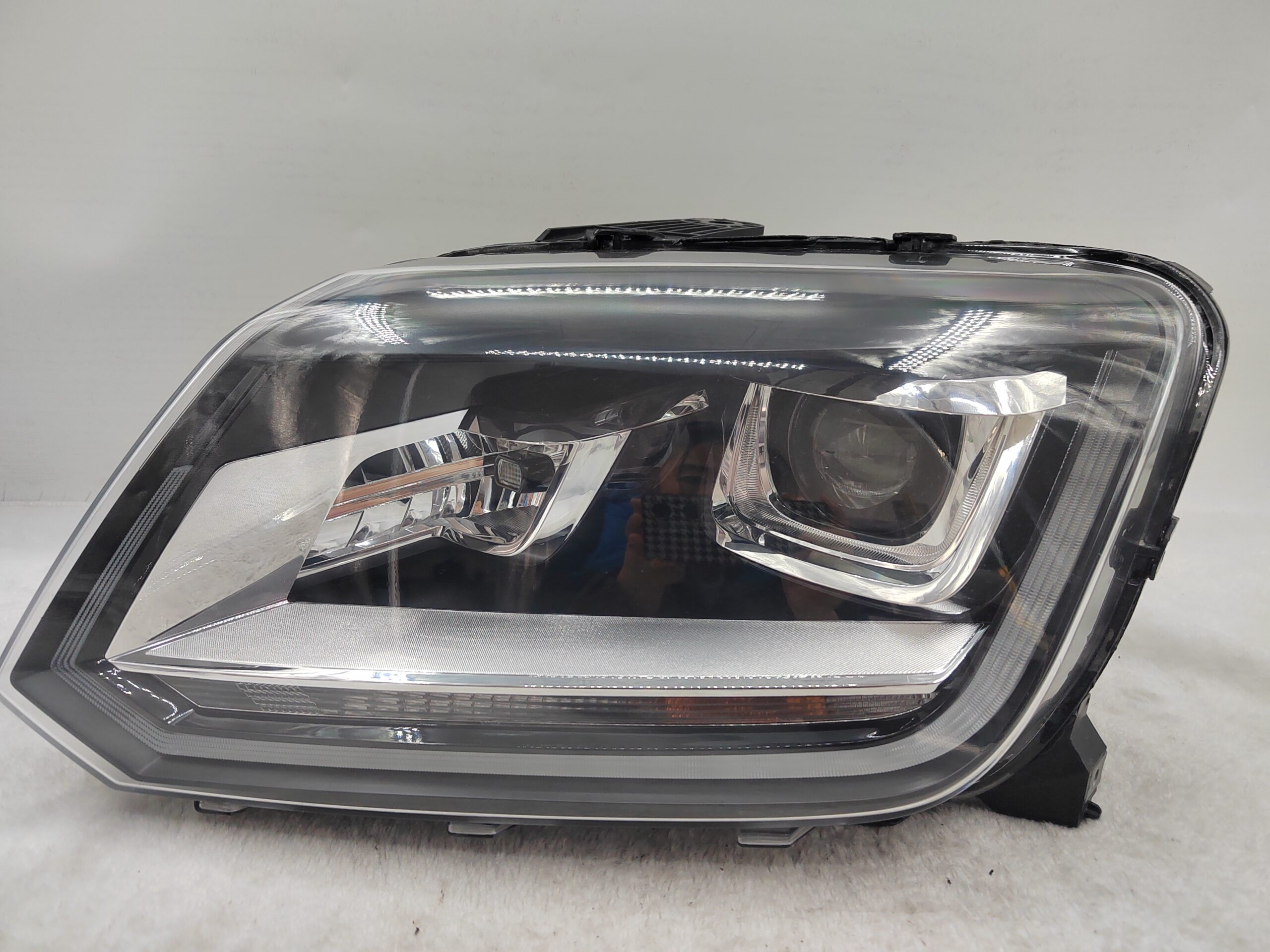 VOLKSWAGEN AMAROK V6 2011-2021 XENON L.H.S HEADLIGHT ASSEMBLY