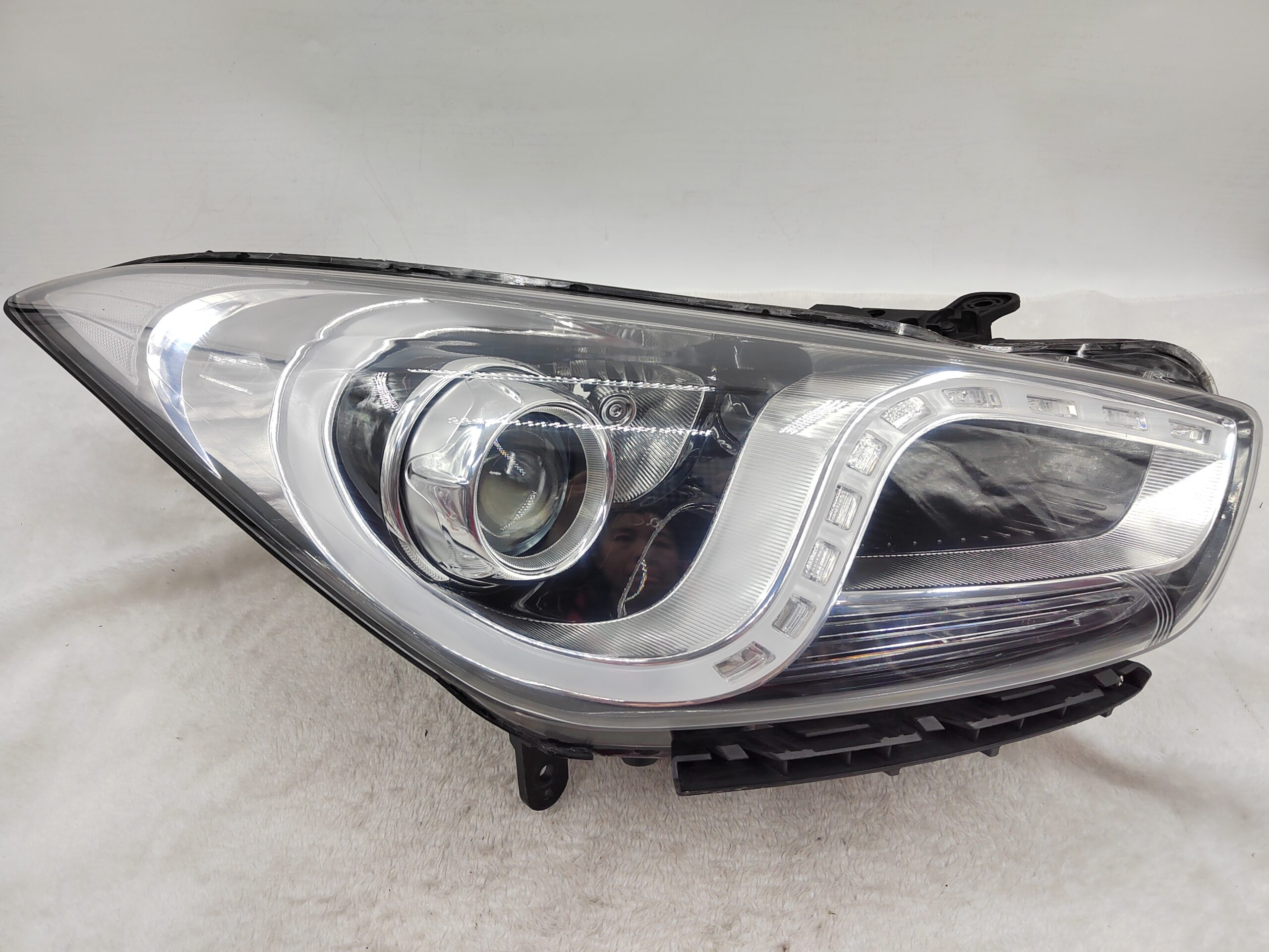 HYUNDAI I40 2011-2015 XENON R.H.S HEADLIGHT ASSEMBLY