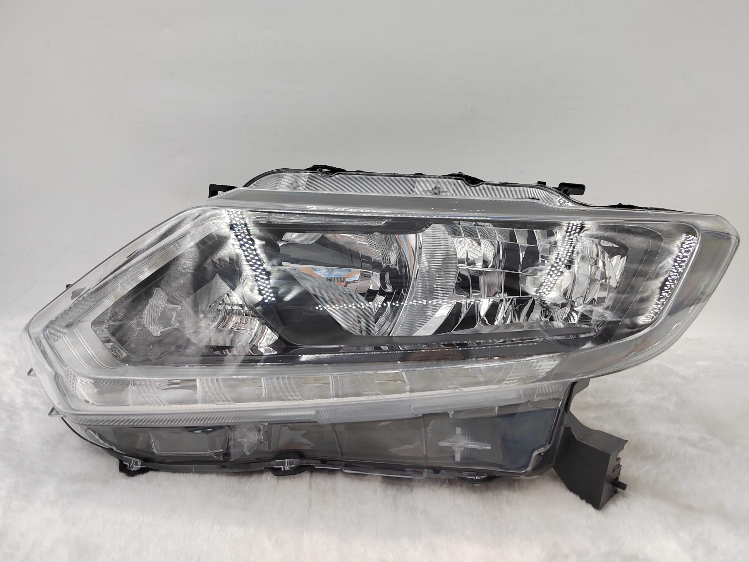 NISSAN X-TRAIL 2014-2016 HALOGEN L.H.S HEADLIGHT ASSEMBLY