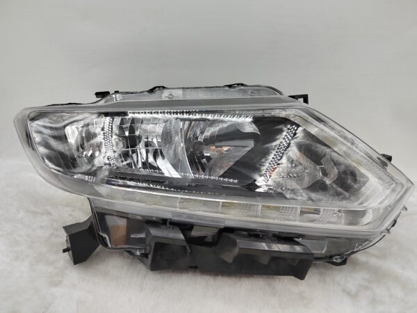 NISSAN X-TRAIL 2014-2016 HALOGEN R.H.S HEADLIGHT ASSEMBLY