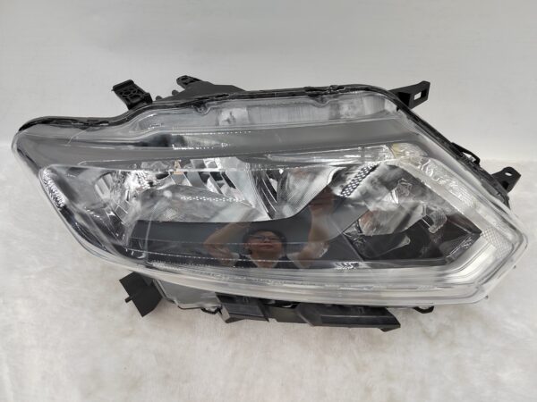 NISSAN X-TRAIL 2014-2016 HALOGEN R.H.S HEADLIGHT ASSEMBLY