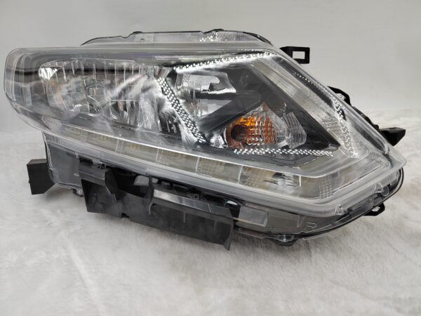 NISSAN X-TRAIL 2014-2016 HALOGEN R.H.S HEADLIGHT ASSEMBLY