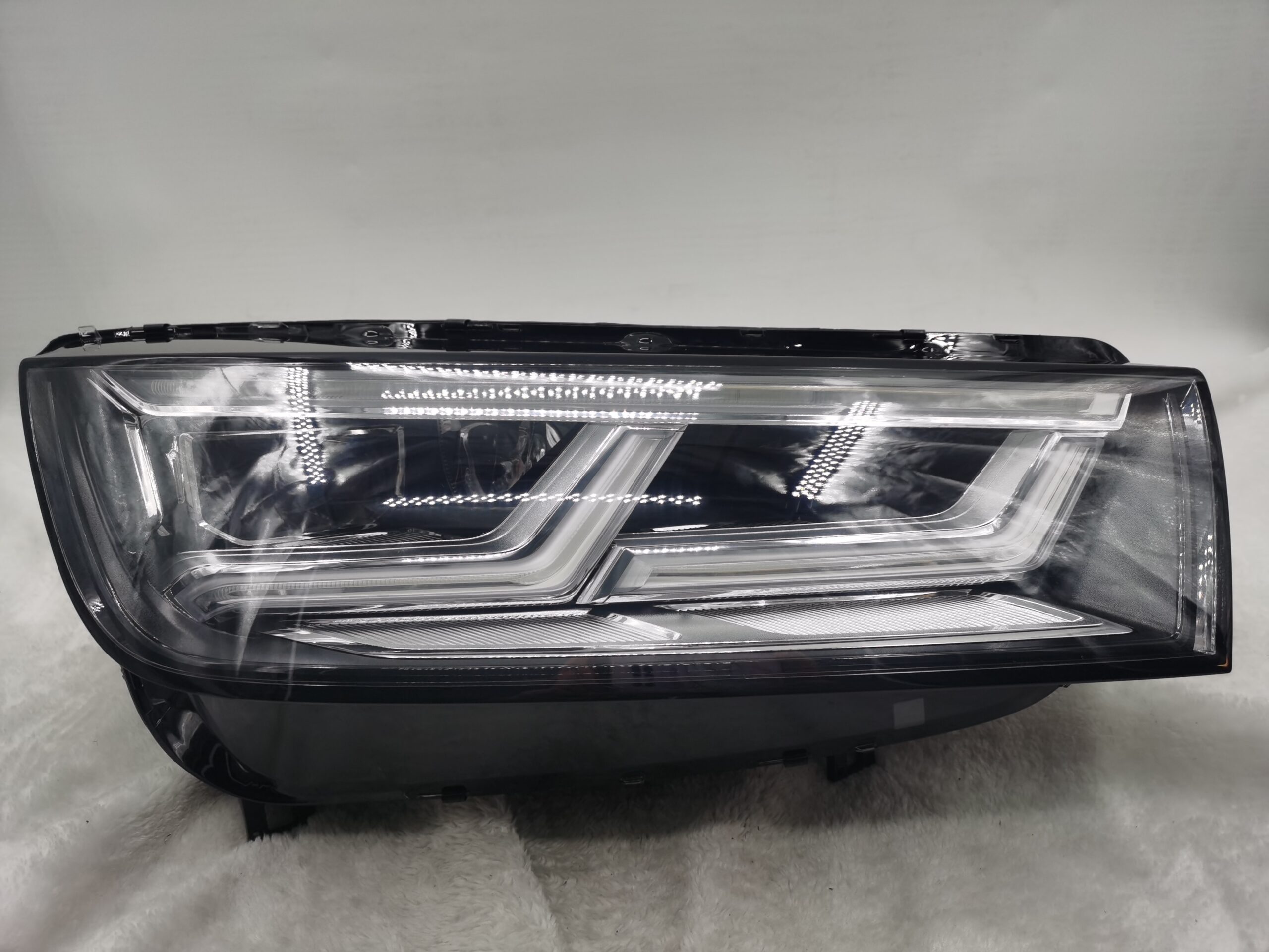 AUDI Q5 2017-2020 LED R.H.S HEADLIGHT ASSEMBLY