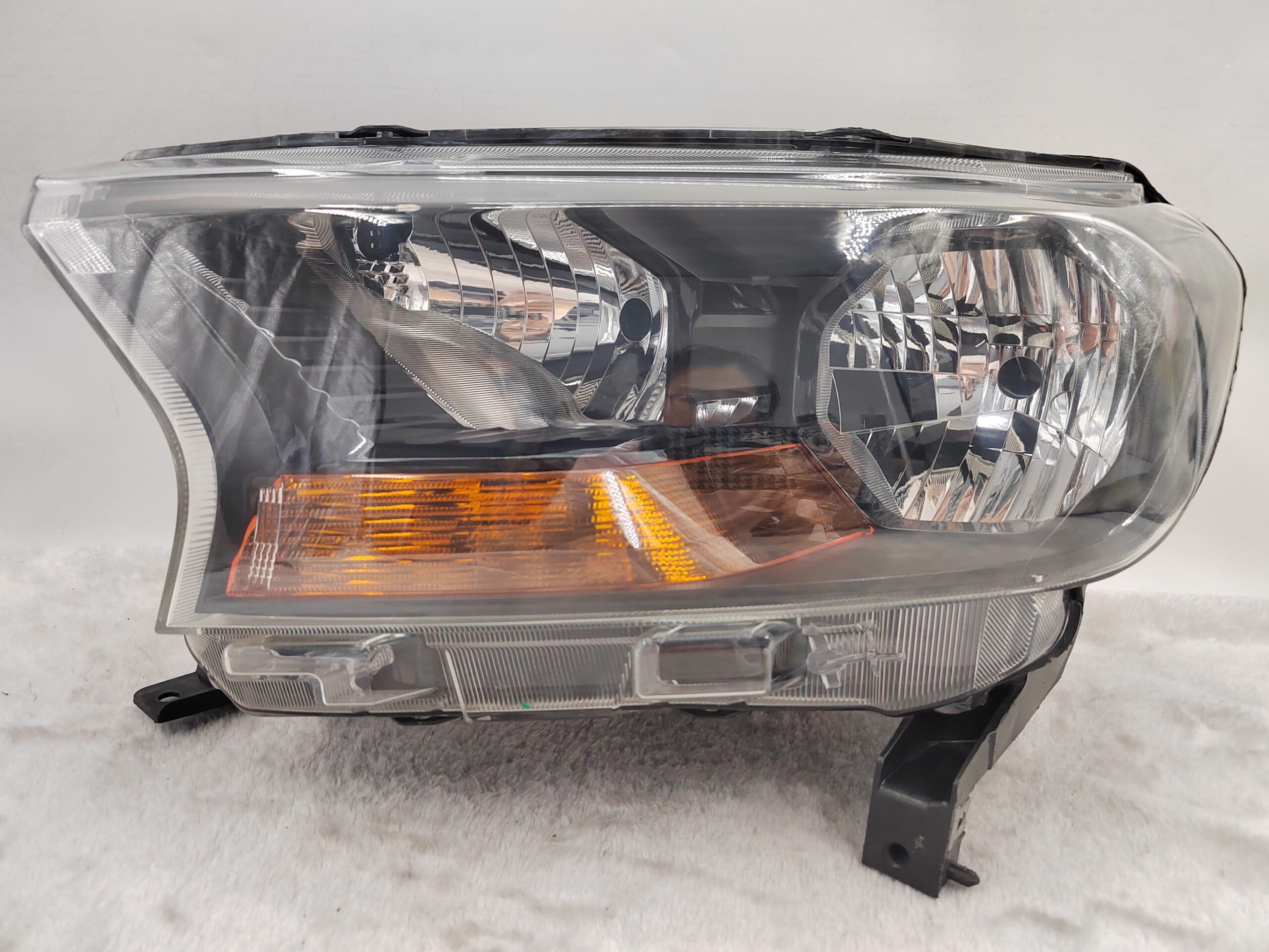 FORD EVEREST RANGER 2015-2019 HALOGEN L.H.S HEADLIGHT ASSEMBLY