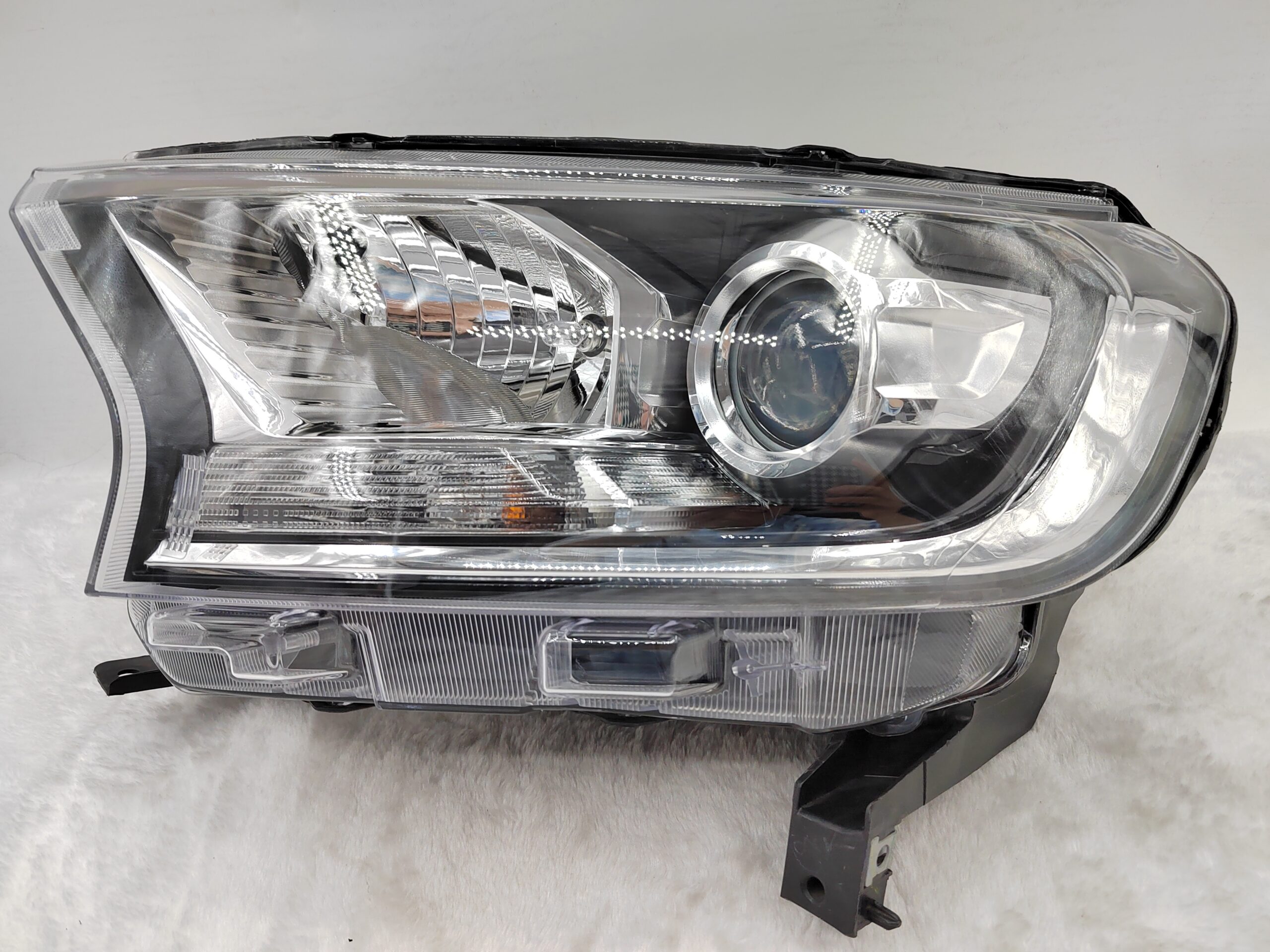 FORD EVEREST RANGER 2015-2019 LENS HALOGEN L.H.S HEADLIGHT ASSEMBLY