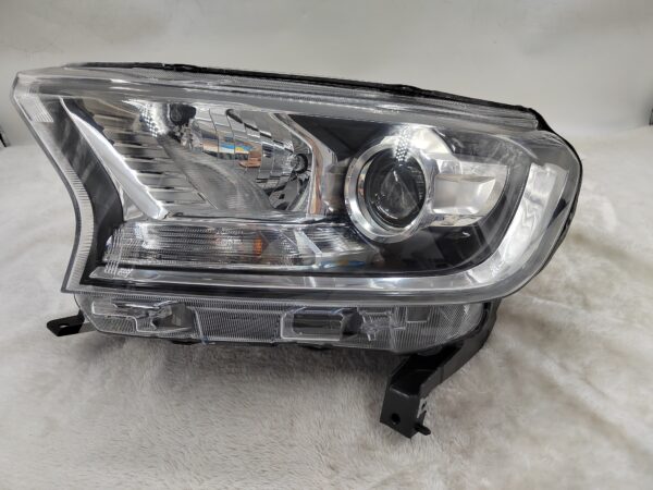 FORD EVEREST RANGER 2015-2019 HALOGEN L.H.S HEADLIGHT ASSEMBLY