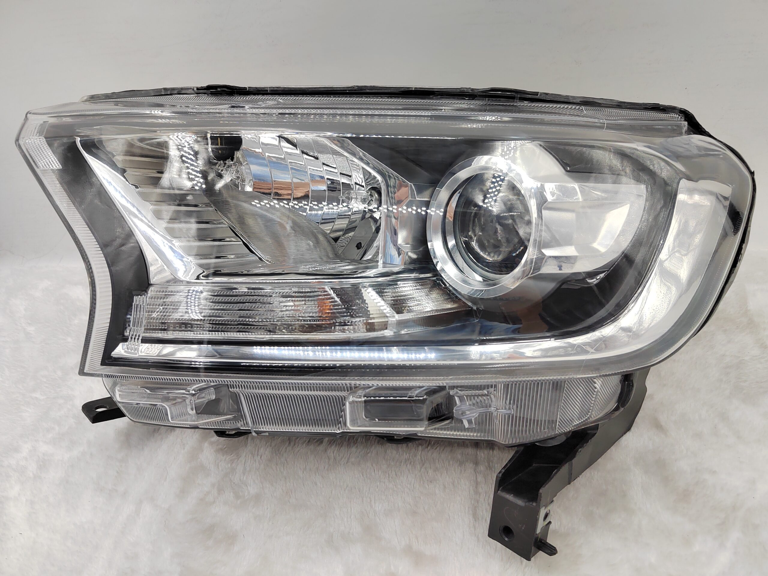 FORD EVEREST RANGER 2015-2019 LENS HALOGEN L.H.S HEADLIGHT ASSEMBLY